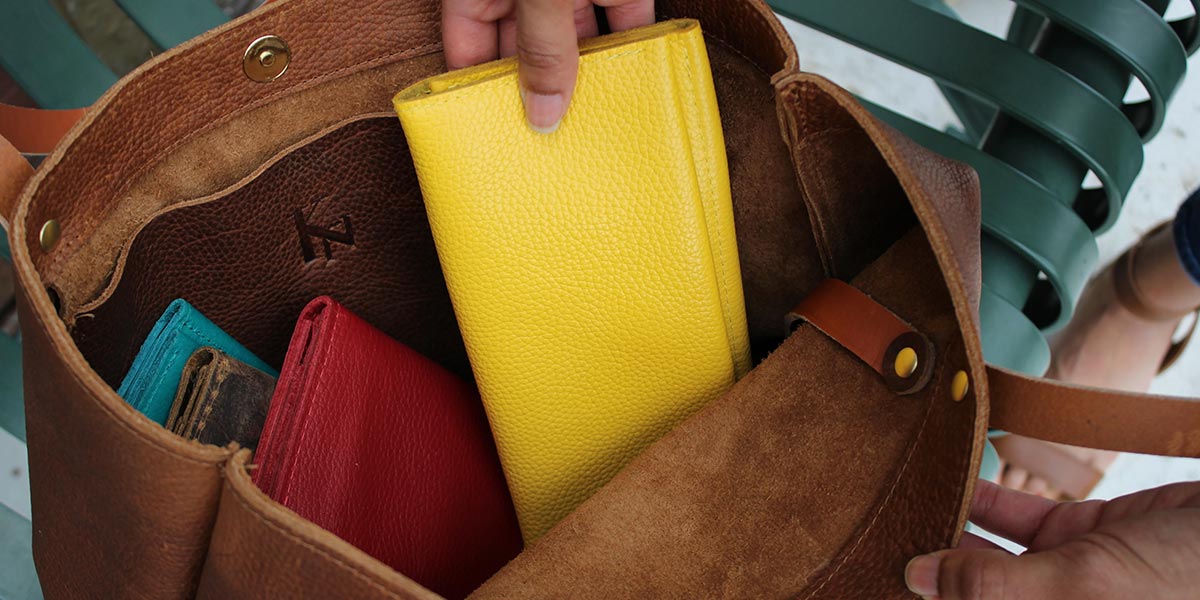 The Role of Color Psychology in Slim Wallet Design